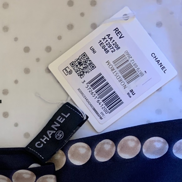 NWT! CHANEL 22! 100% Silk Pearl CC Slim Bandeau Scarf in Dark Navy. - Picture 6 of 6